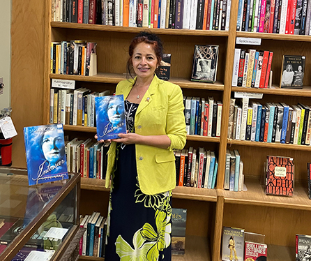 Jasmin Gerwien with Intessar